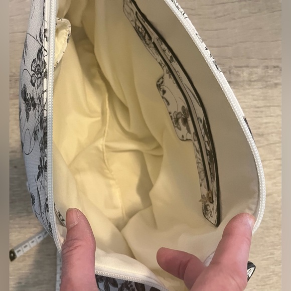 Brand New Reversible Vegan Tote With Insert! - Picture 6 of 8
